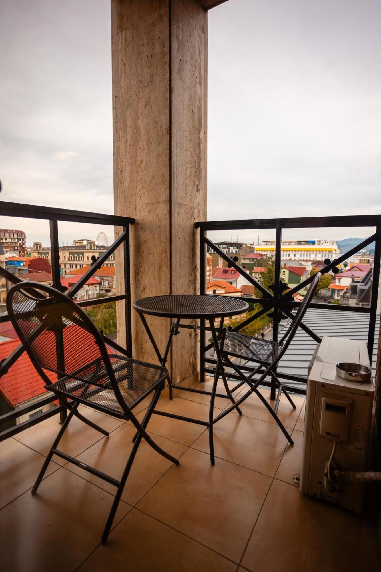 Piazza Boutique Hotel Батуми Экстерьер фото